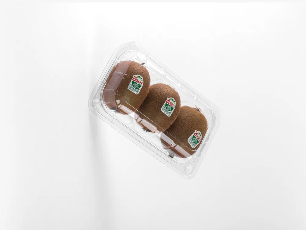 STL-013 kiwi clamshell container holding three fresh kiwis (white bg)
