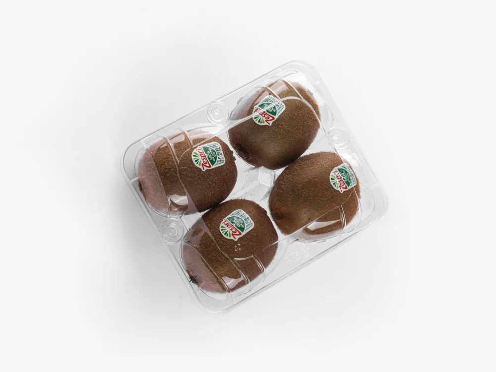 STL-014 kiwi clamshell container holding four fresh kiwis (white bg)