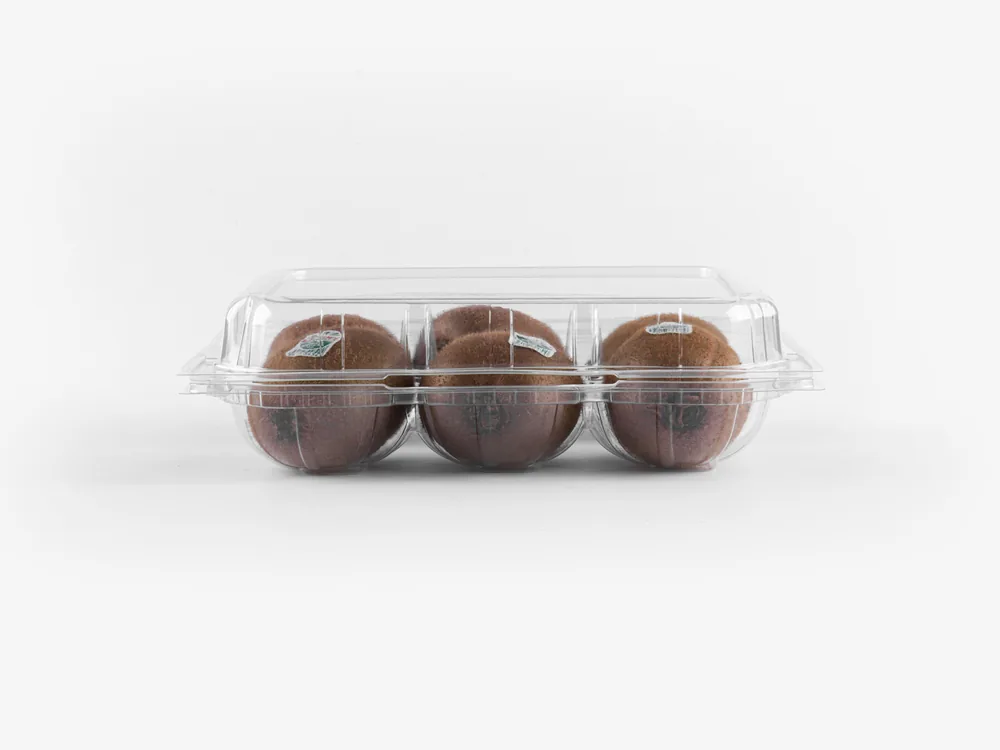 STL-016D kiwi clamshell container holding six fresh kiwis (white bg)