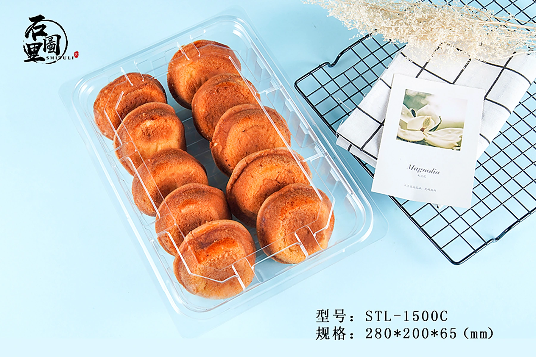 STL-1500C plastic cookie container filled with cookies in lifestyle setting