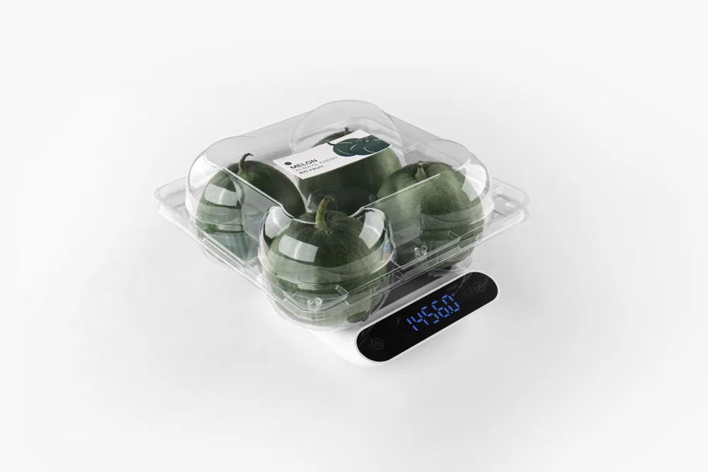 STL-AP4A 4-cavity apple clamshell container holding four fresh apples (white bg)