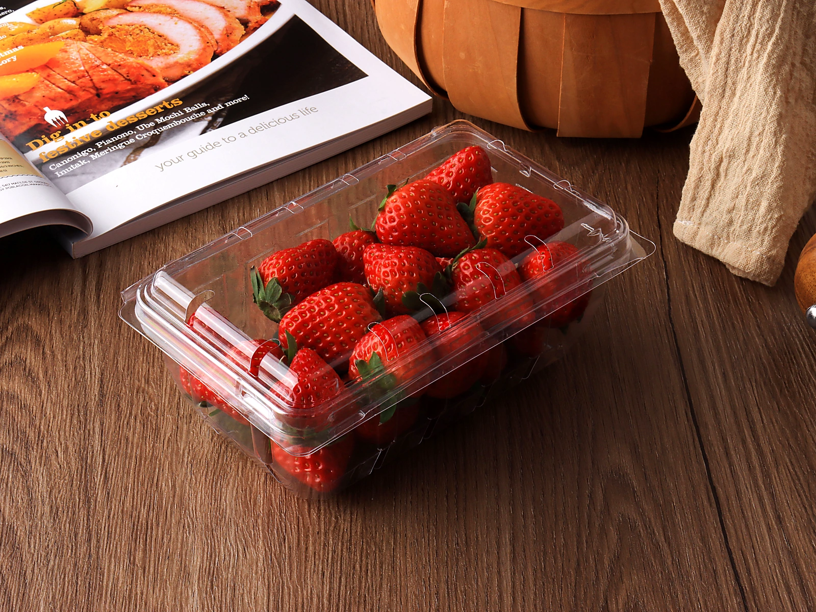STL-CM340-Strawberry-Clamshell-Lifestyle